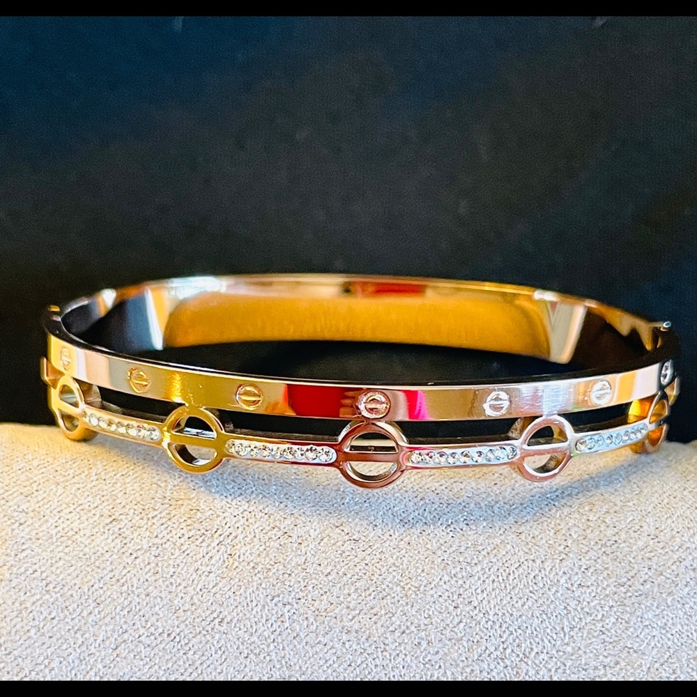 Luxury designer bracelet in 14k gold polish